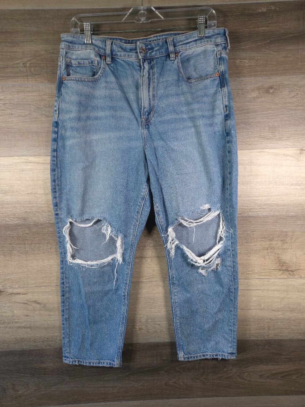 American Eagle Strigid Mom Jeans Distressed Denim Women's 12 Short